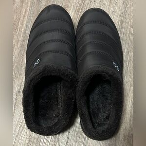 GO Slippers Women’s Size 40 (US 9) Black Faux Fur Lined Weatherproof Hard Sole